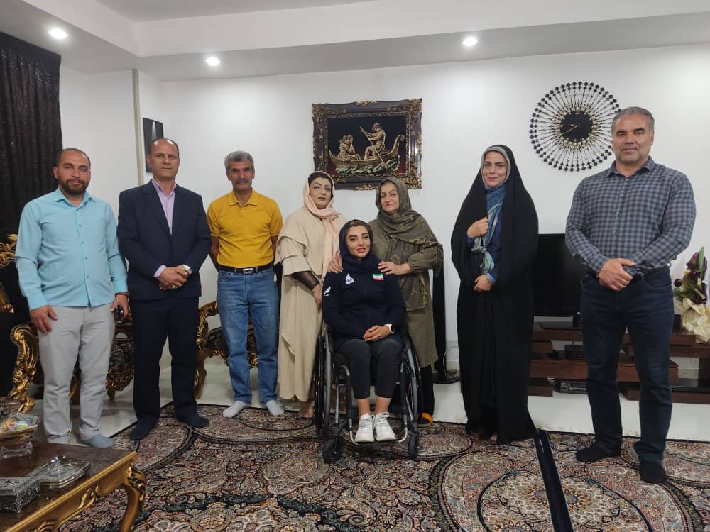 دیدار اعضای شورای اسلامی شهر با بانوی قهرمان محمدشهری