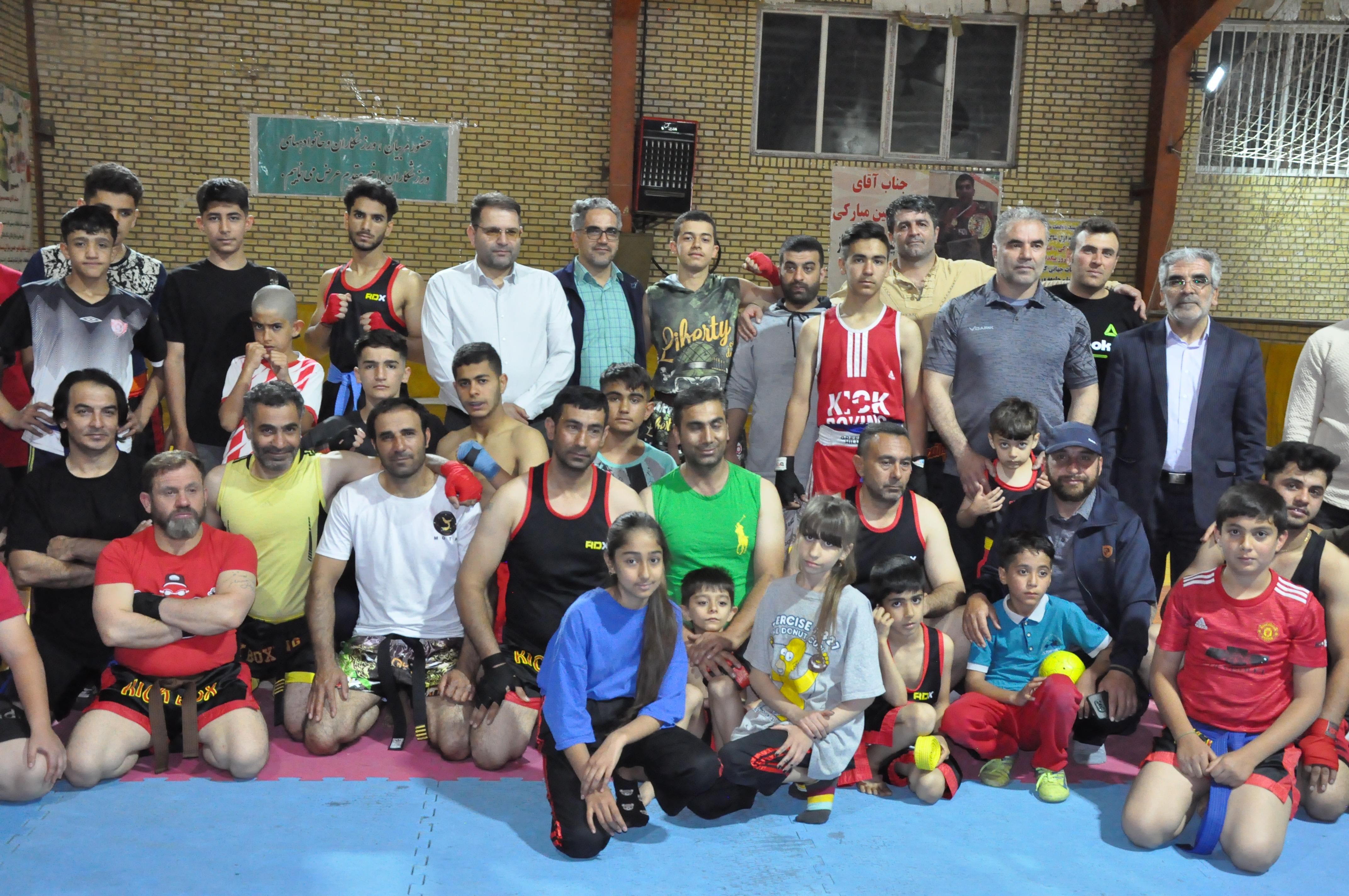 بازدید سرزده اعضای شورای اسلامی شهر محمدشهر از باشگاه کیک بوکسینگ شهید مردانی