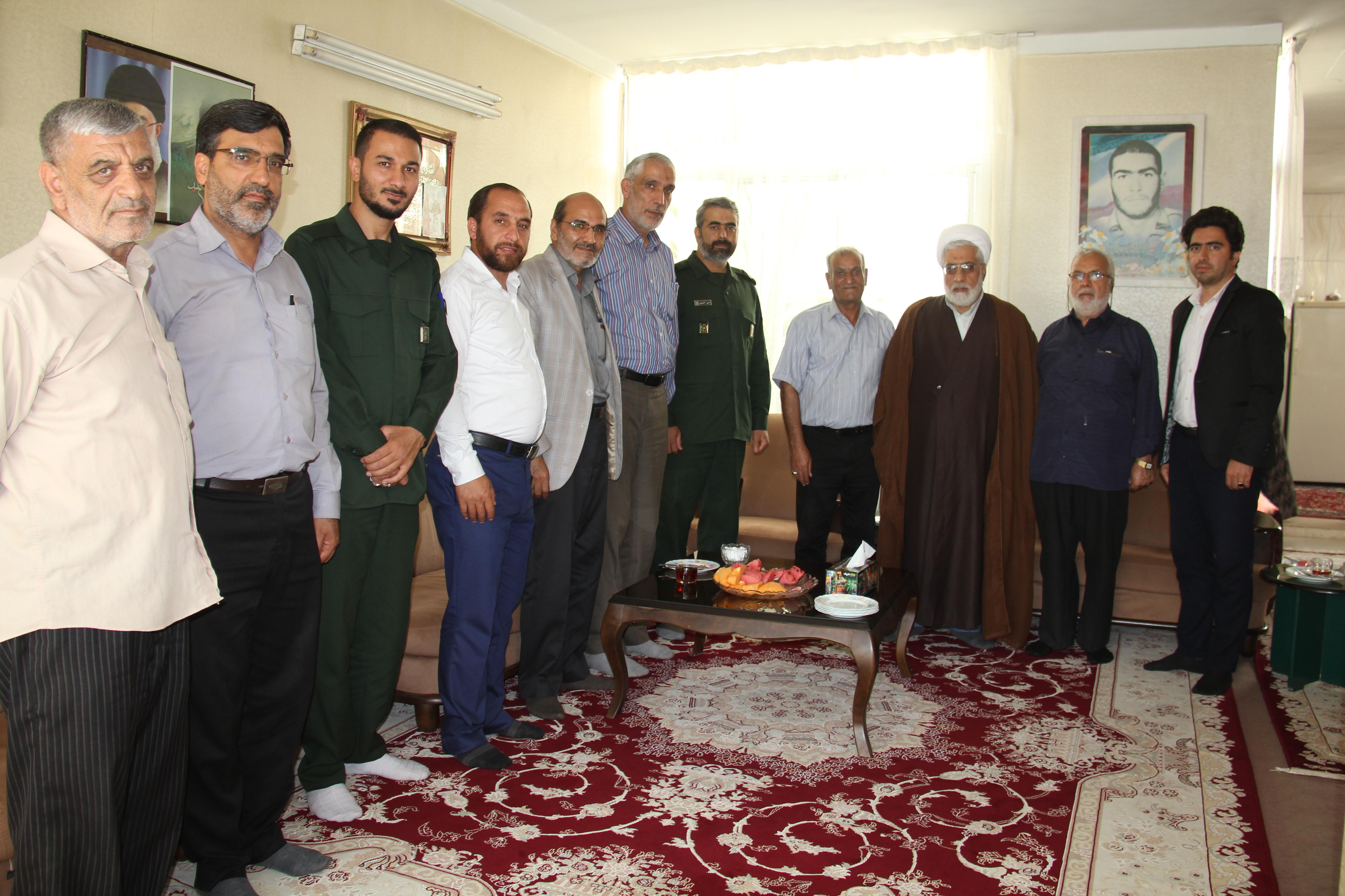 دیدار مسئولین شهری محمدشهر با خانواده های معظم سه شهید دوران دفاع مقدس