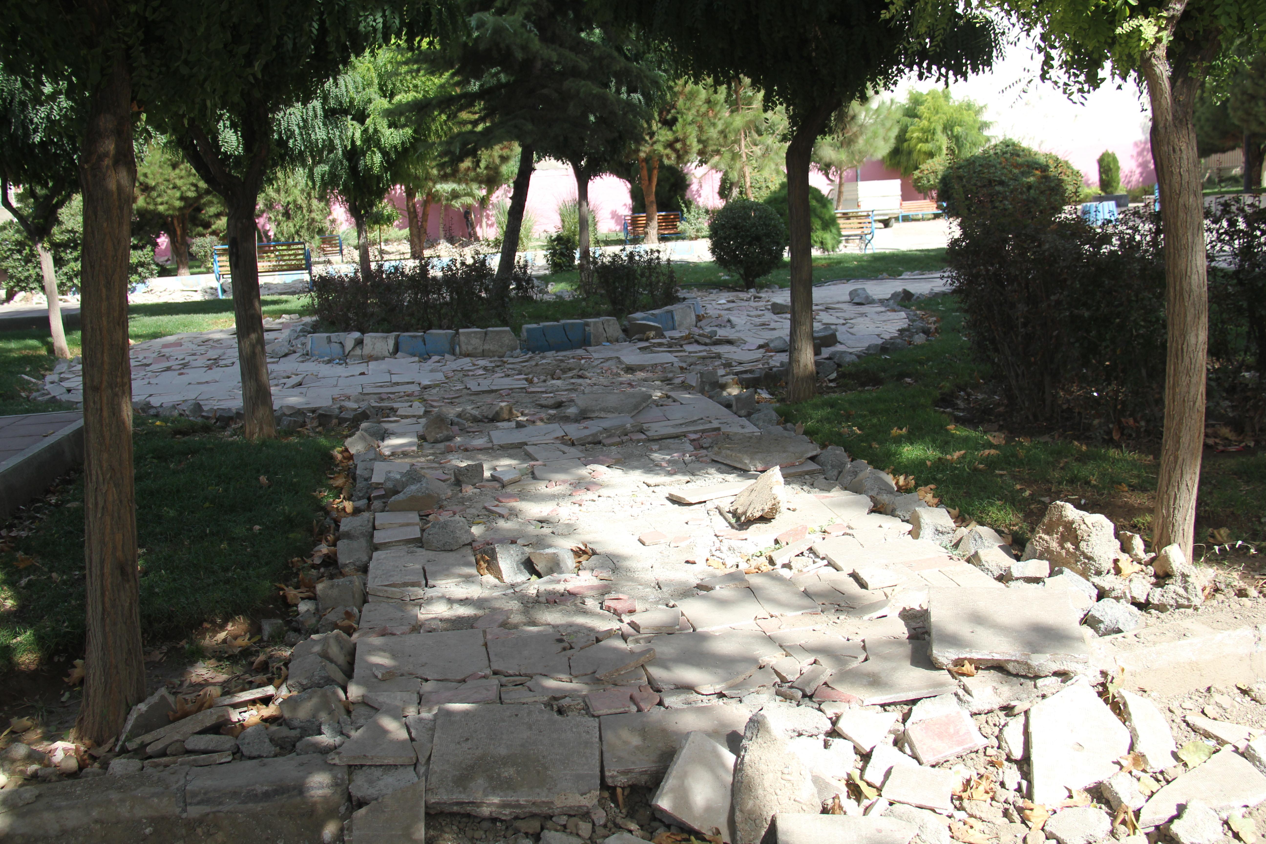 اجرای عملیات تکمیل، بهسازی و تجهیز پارک لاله - شهرک شهید چمران