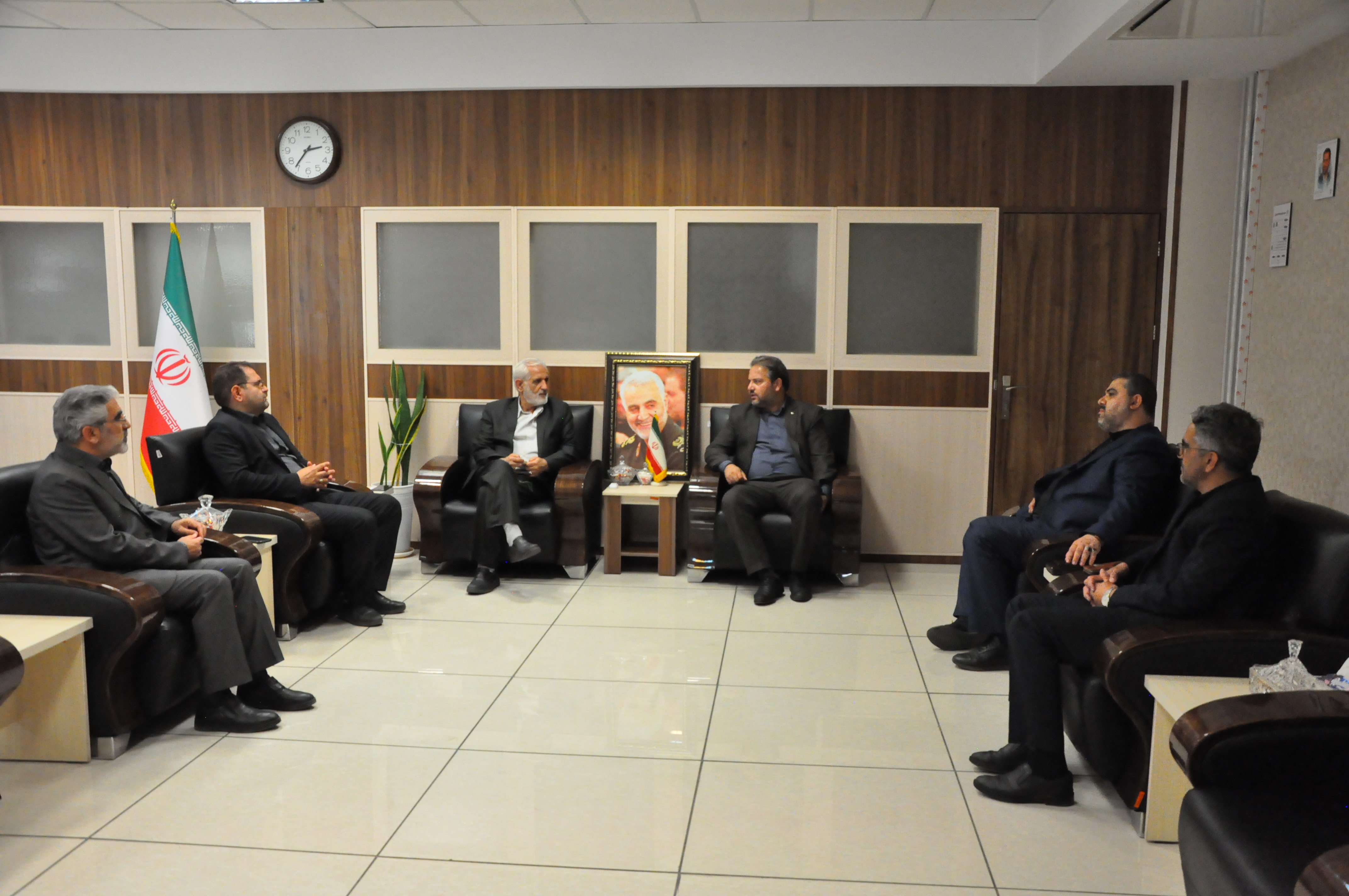دیدار صمیمی اعضای شورای اسلامی شهر محمدشهر با رئیس شورای عالی استان ها