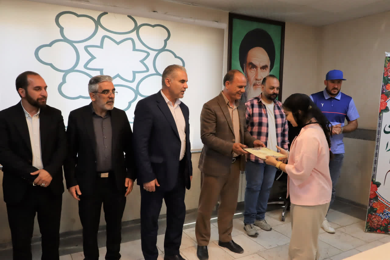 تجلیل از بانوان ورزشکار محمدشهر؛ نایب‌قهرمان اولین لیگ مینی‌والیبال بانوان استان البرز