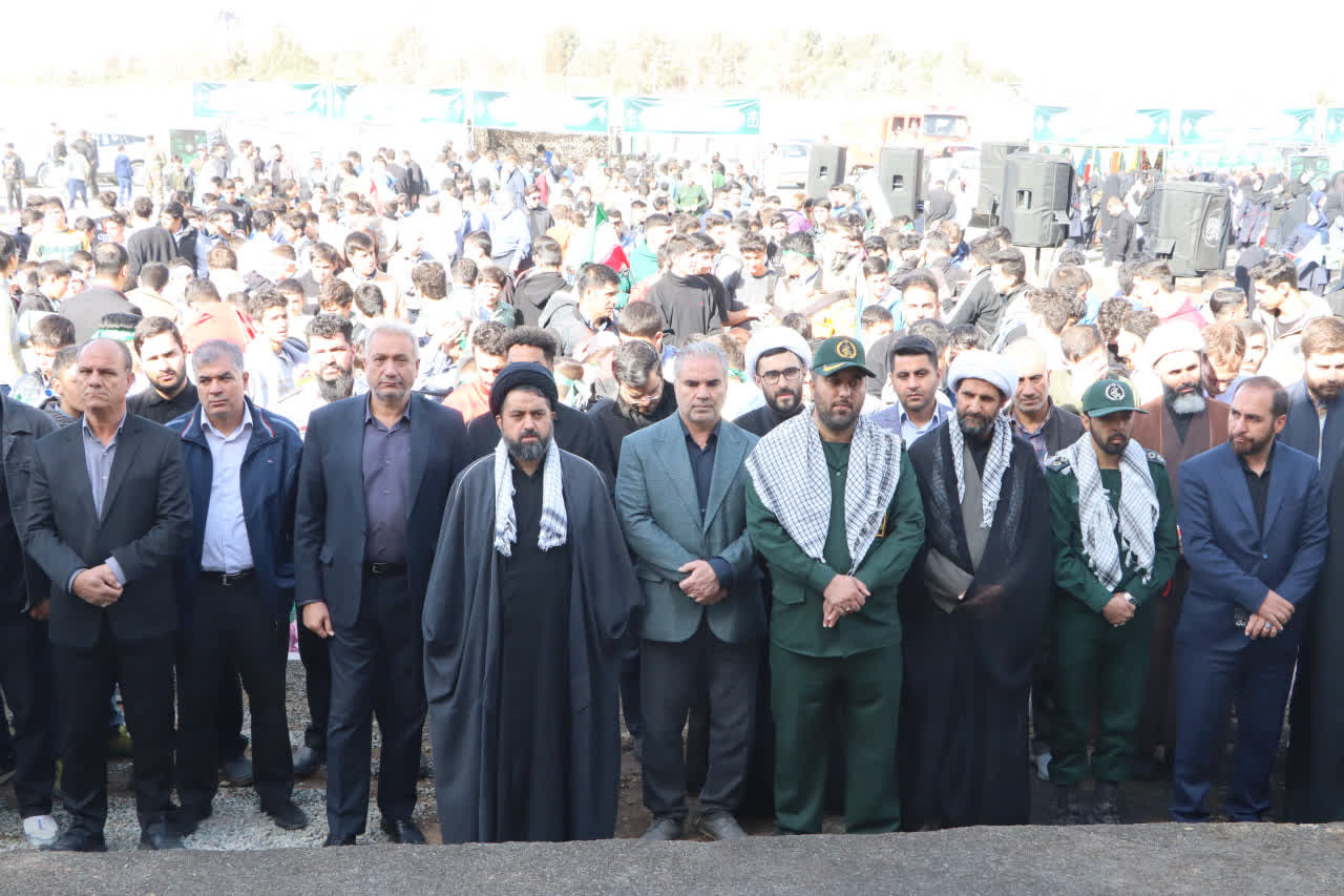 خروش محمدشهر در ۱۳ آبان؛ راهپیمایی روز دانش آموز در شهر مهربانی برگزار شد