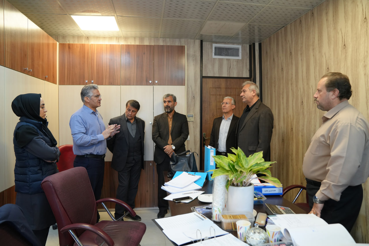 بازدید تیم ارزیابی اداره کل شهری و شوراهای معاونت هماهنگی امور عمرانی استانداری از بخش‌های مختلف شهرداری محمدشهر