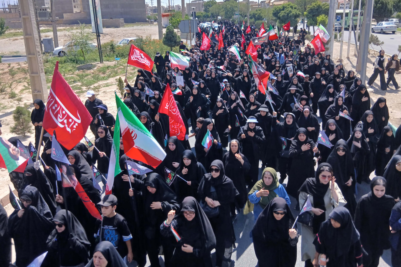  راهپیمایی باشکوه جاماندگان اربعین با شعار «باید برخاست» در محمدشهر برگزار شد