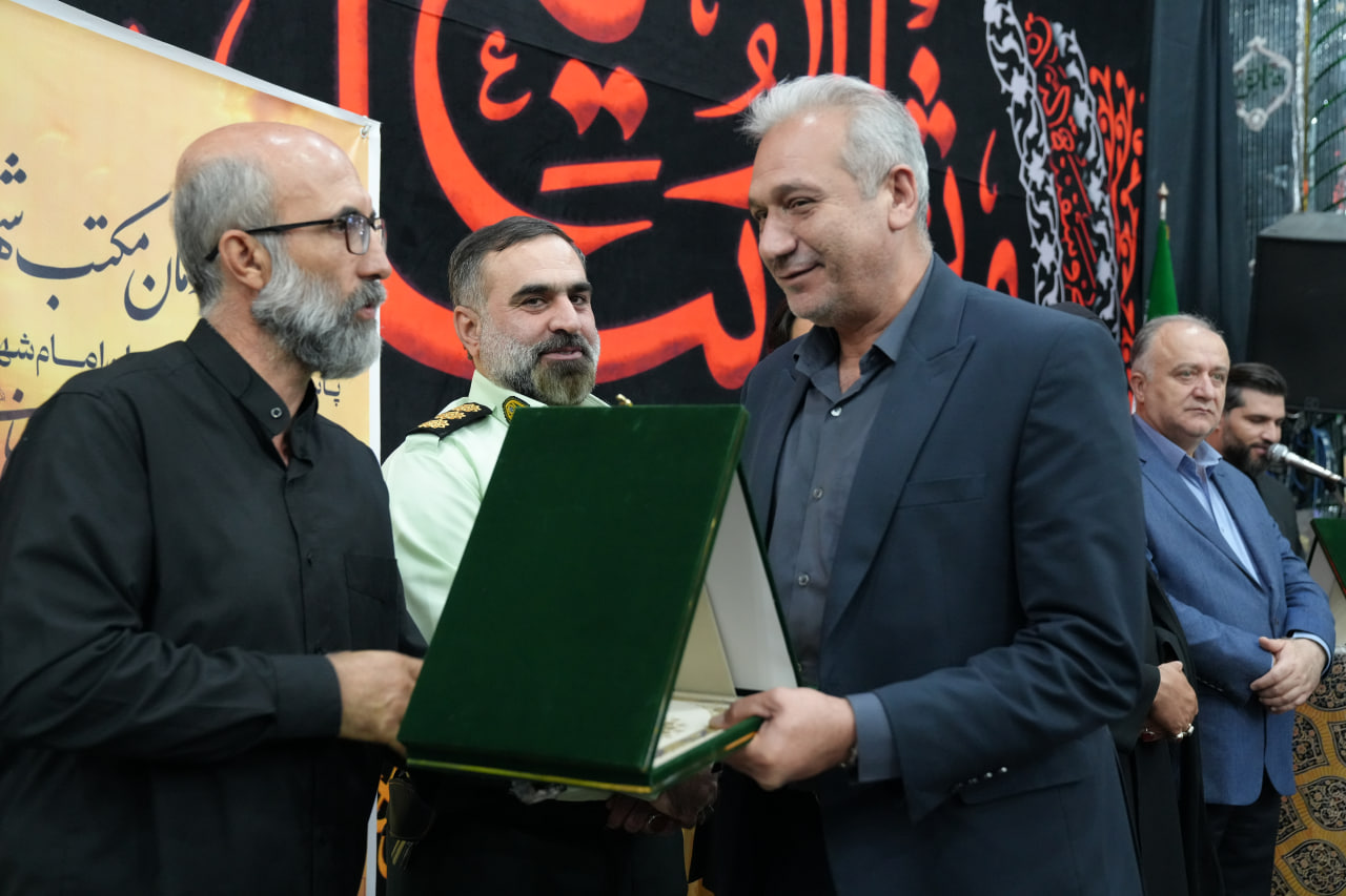 آیین تکریم خادمان مکتب شهادت و پاسداشت ارادتمندان امام شهید در کرج برگزار شد.