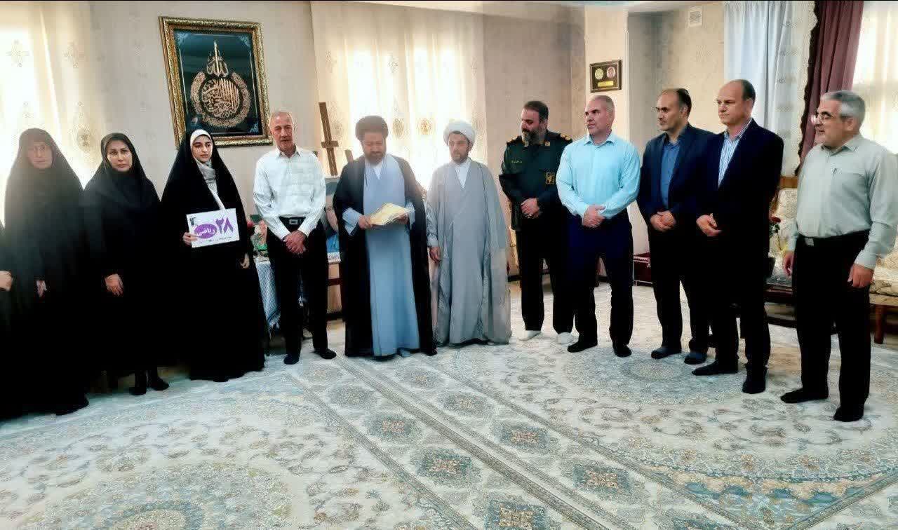  تجلیل مدیریت شهری محمدشهر از فرزند شهید ذوالفقاری در پی کسب رتبه برتر کنکور سراسری